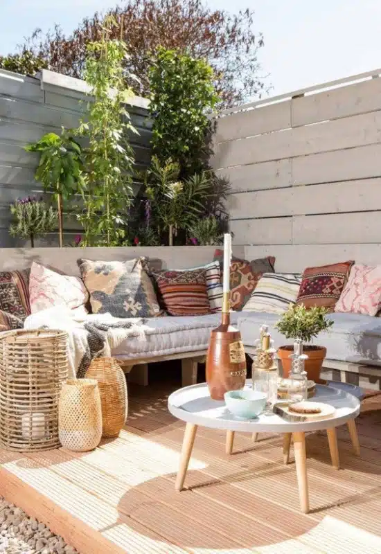 source: Salon extérieur sur balcon terrasse – Pinterest