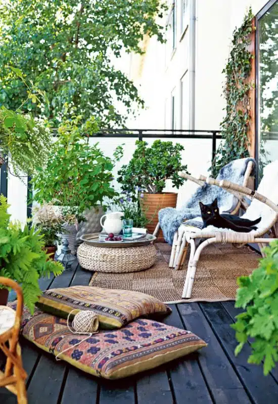 Salon extérieur sur balcon terrasse pour l'été