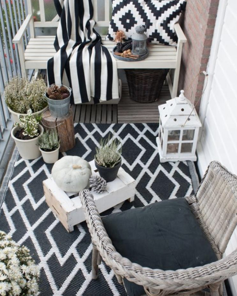 décoration sobre sur petite terrasse 